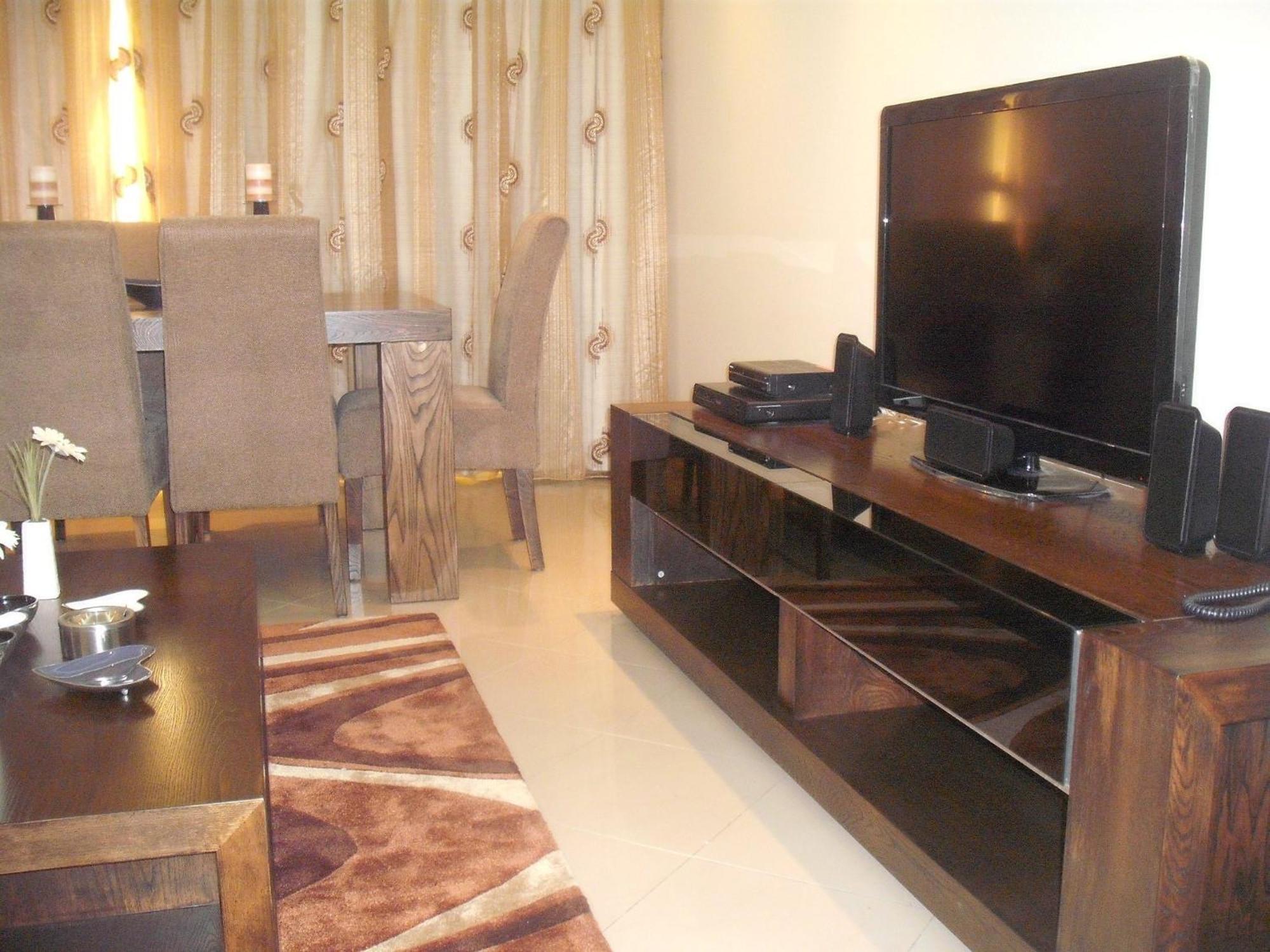 Abu Dhabi Plaza Hotel Apartments ภายนอก รูปภาพ