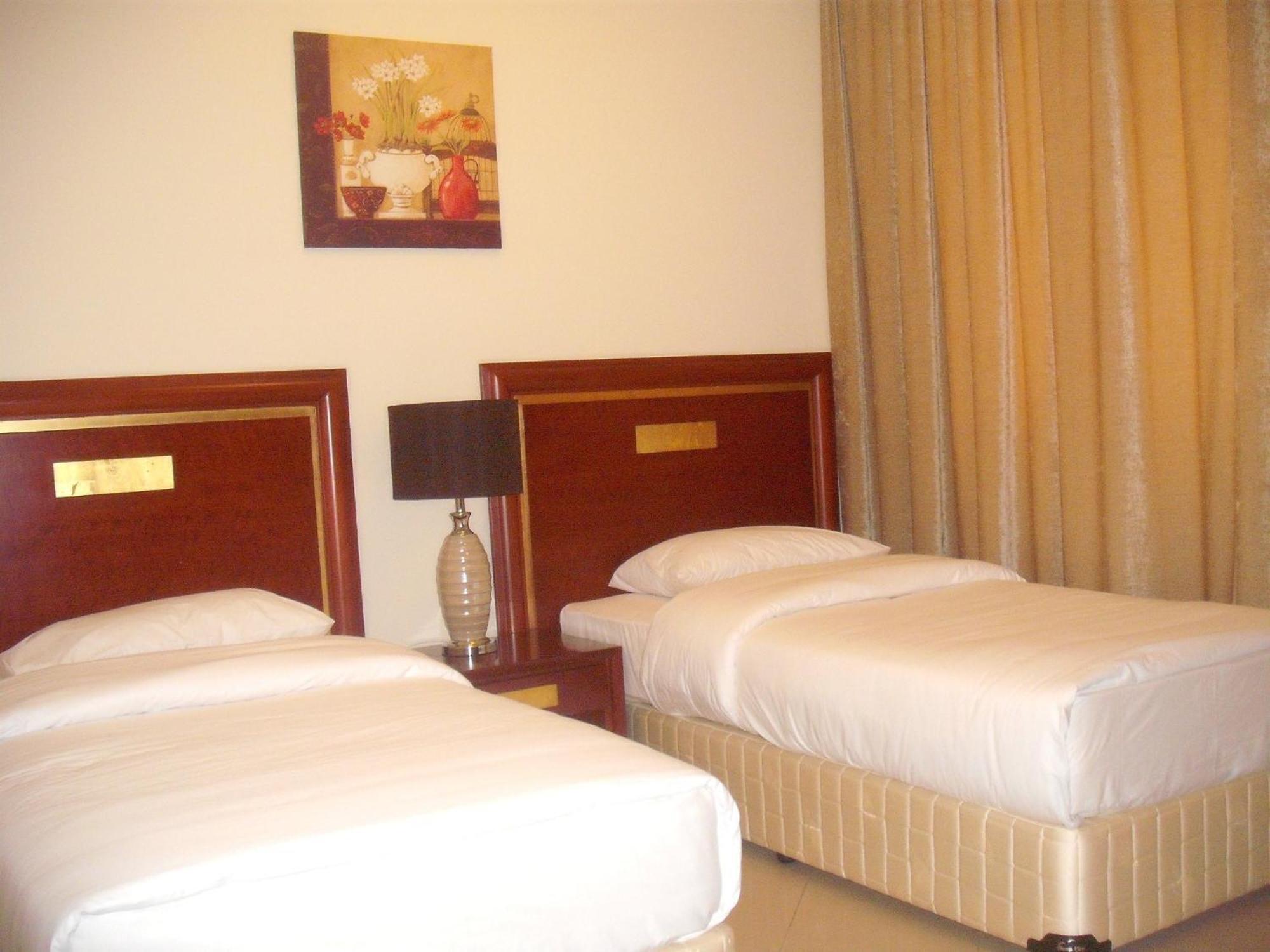 Abu Dhabi Plaza Hotel Apartments ภายนอก รูปภาพ