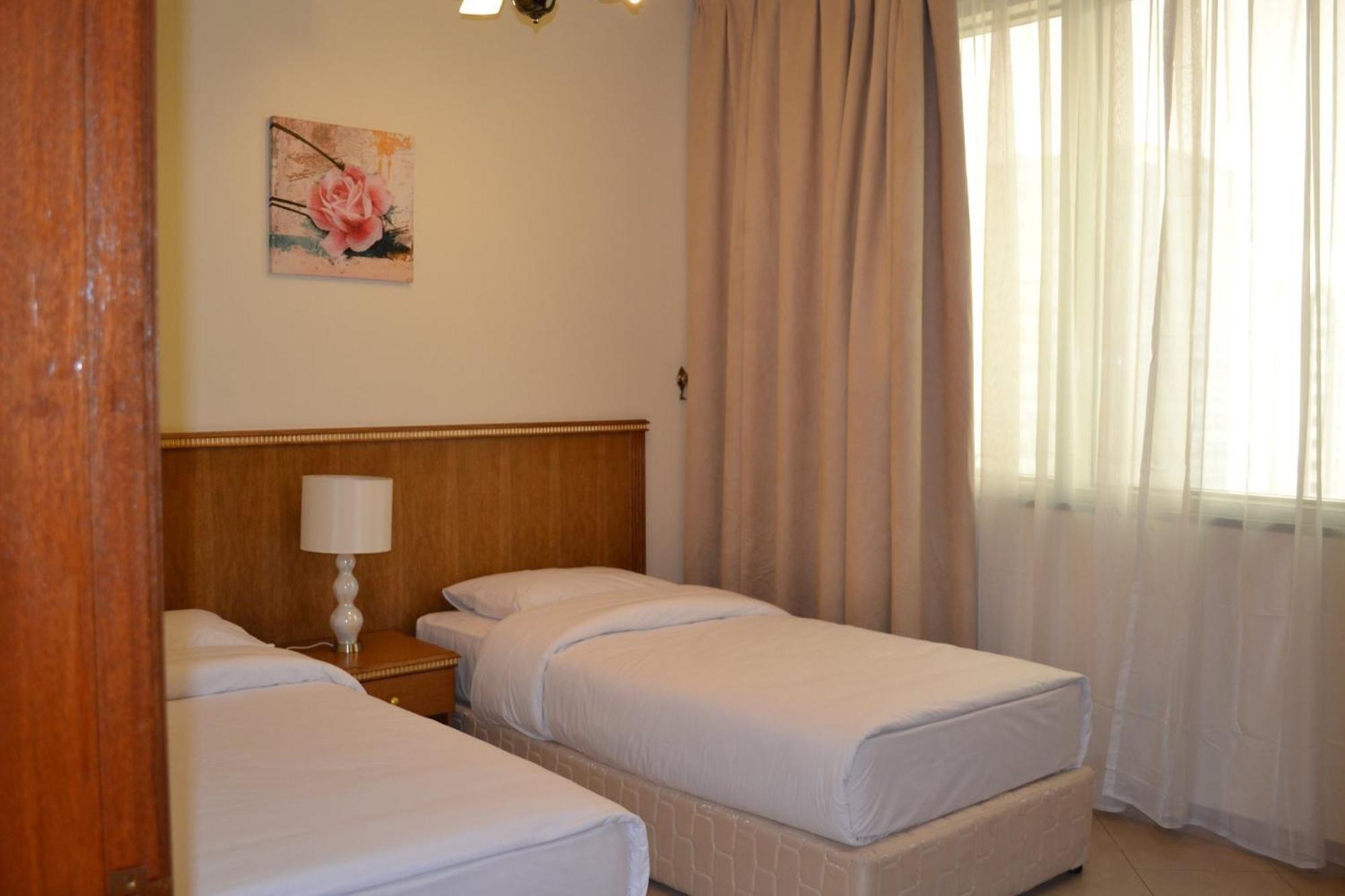 Abu Dhabi Plaza Hotel Apartments ภายนอก รูปภาพ