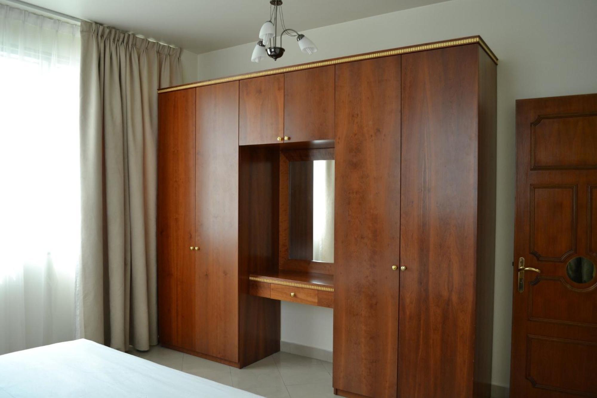 Abu Dhabi Plaza Hotel Apartments ภายนอก รูปภาพ