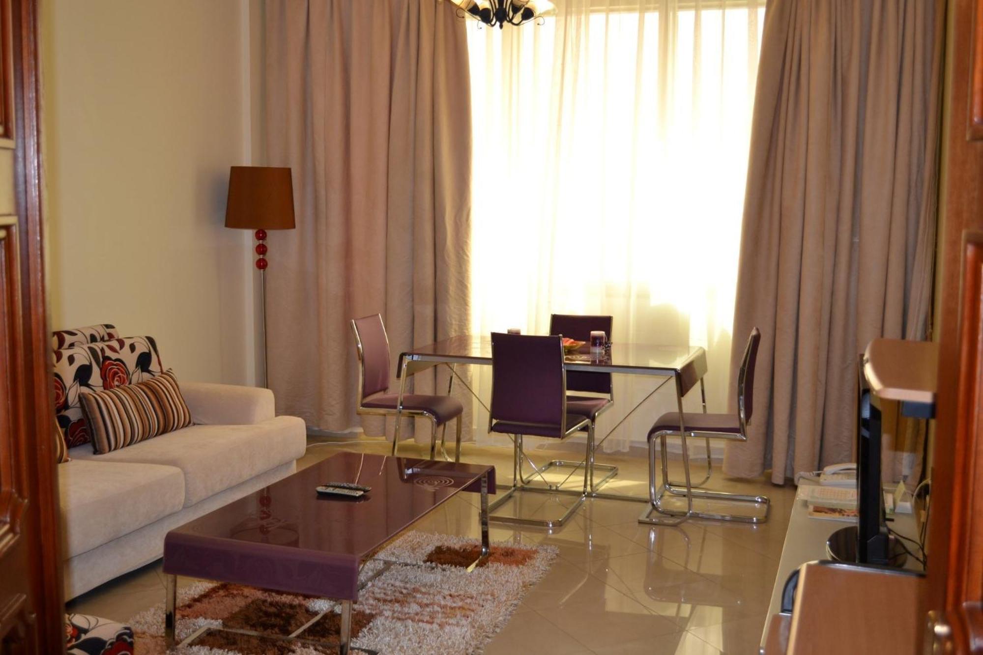 Abu Dhabi Plaza Hotel Apartments ภายนอก รูปภาพ