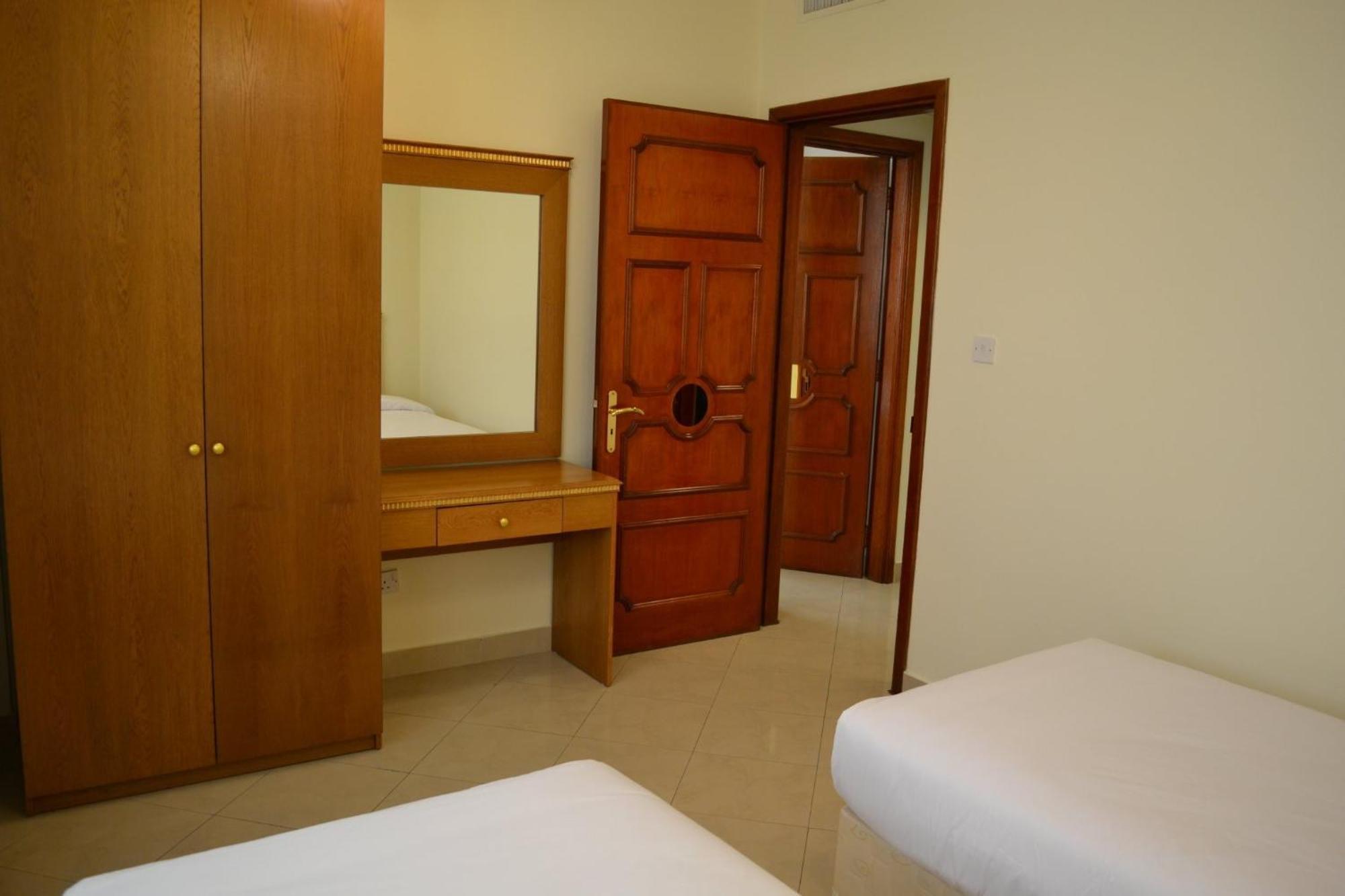 Abu Dhabi Plaza Hotel Apartments ภายนอก รูปภาพ
