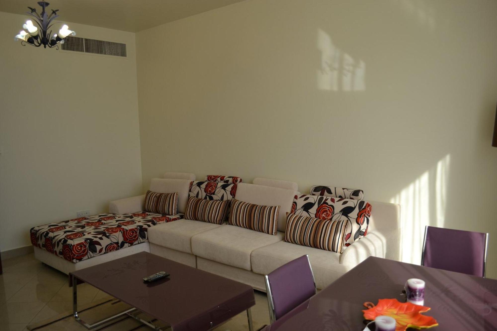 Abu Dhabi Plaza Hotel Apartments ภายนอก รูปภาพ