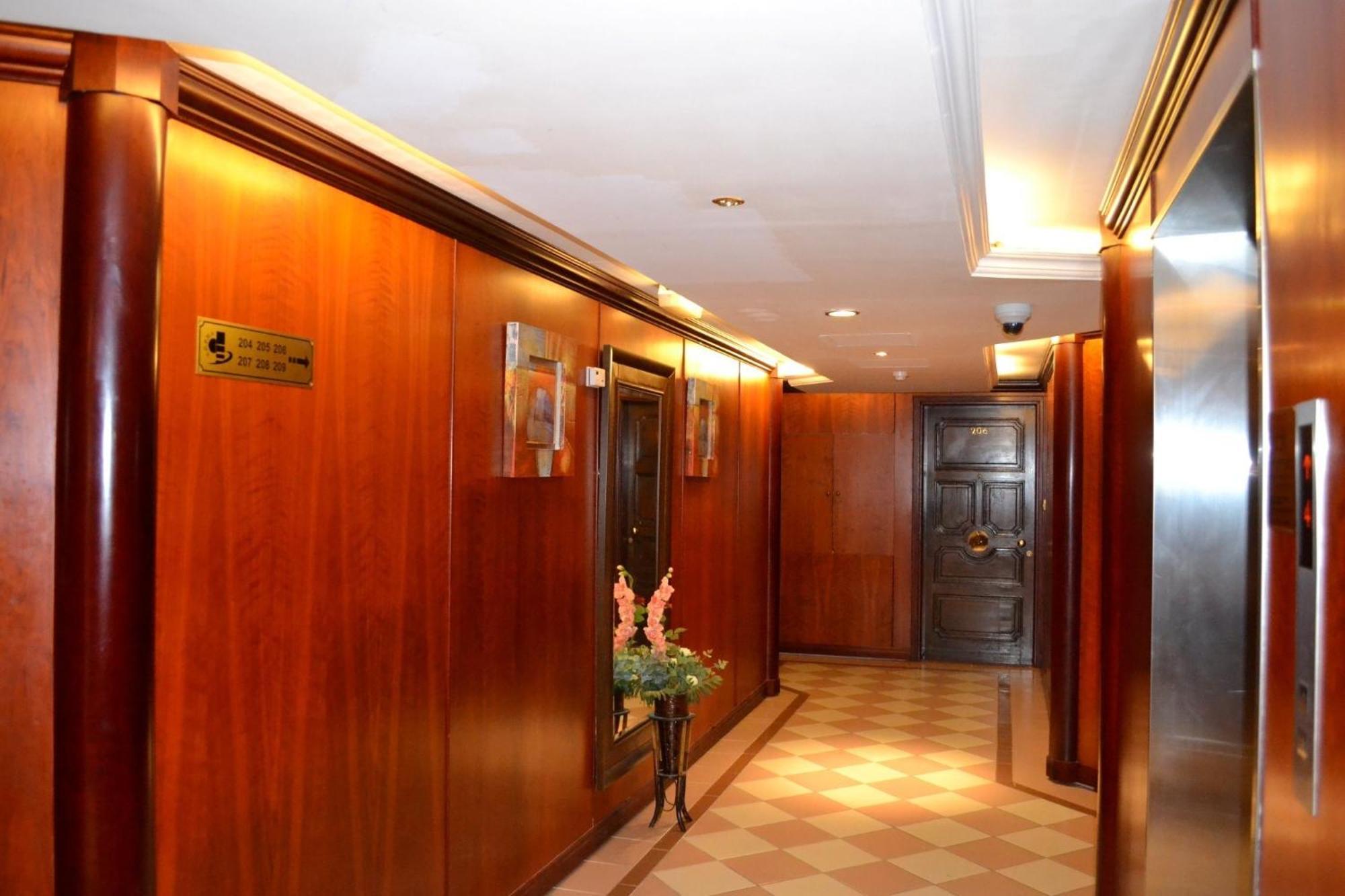 Abu Dhabi Plaza Hotel Apartments ภายนอก รูปภาพ