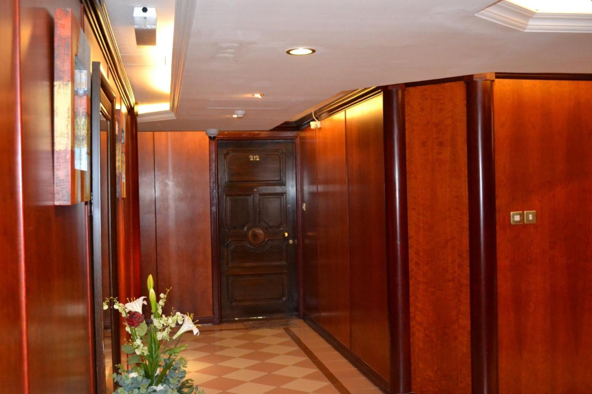 Abu Dhabi Plaza Hotel Apartments ภายนอก รูปภาพ