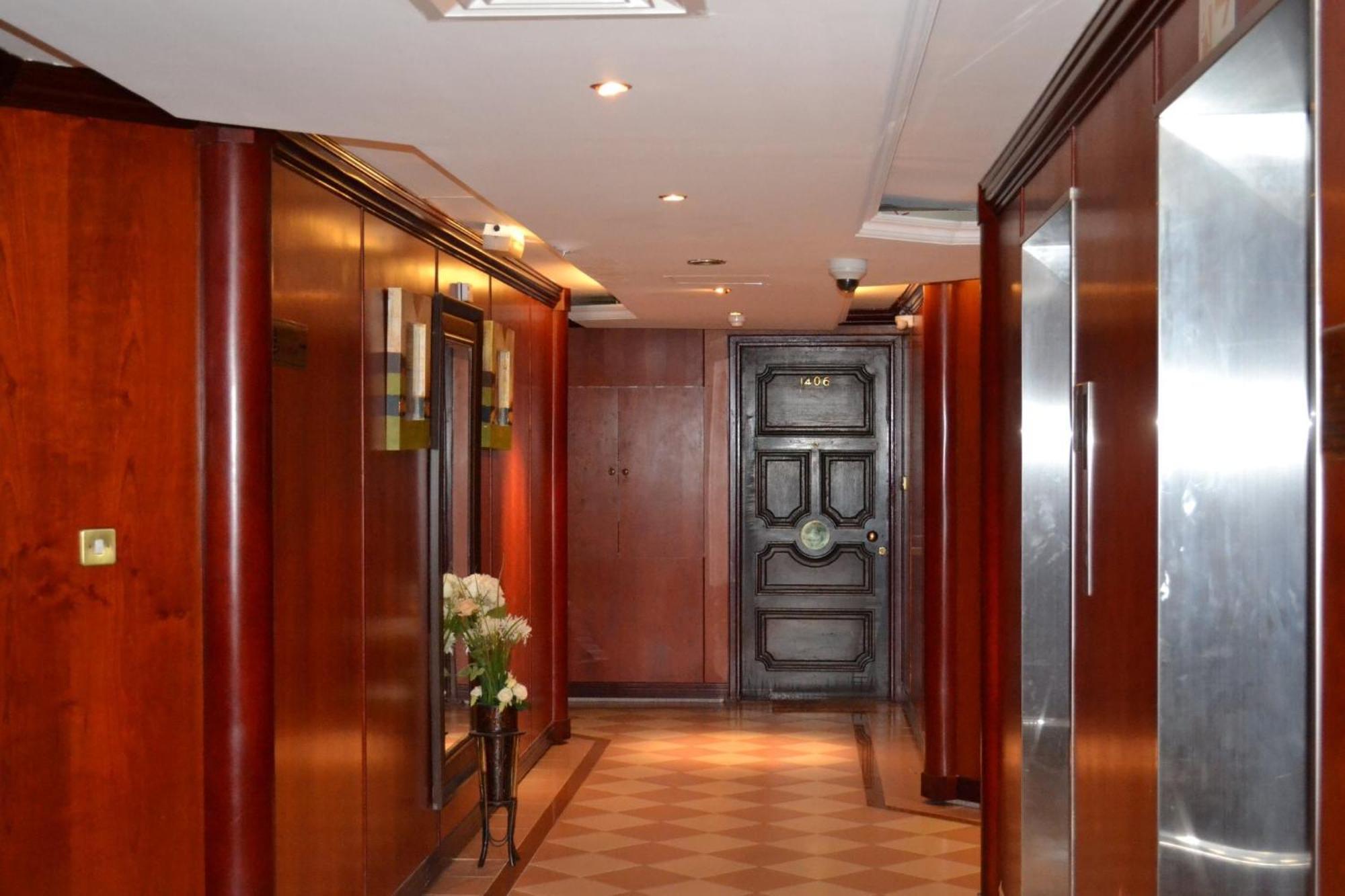 Abu Dhabi Plaza Hotel Apartments ภายนอก รูปภาพ