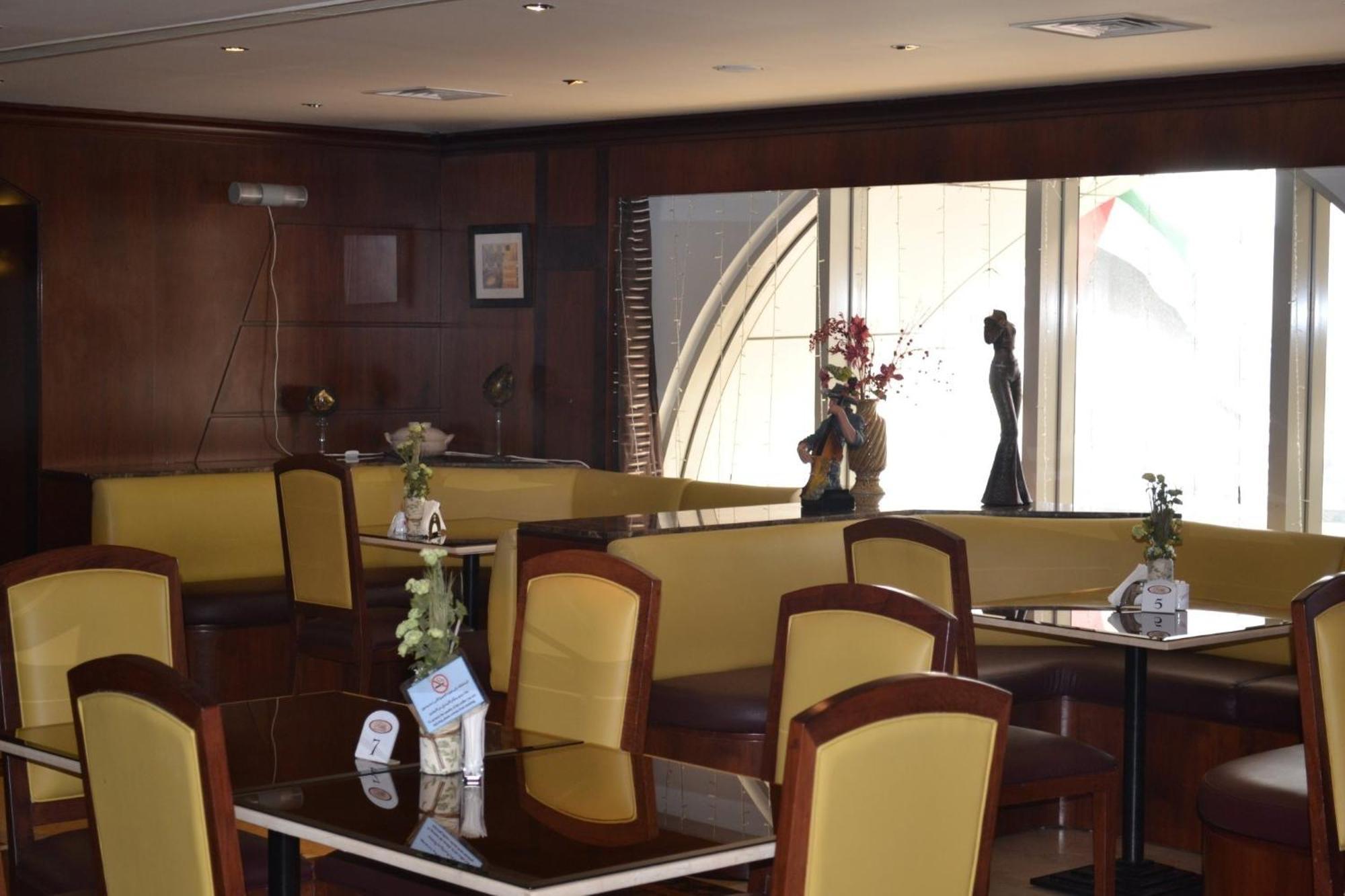 Abu Dhabi Plaza Hotel Apartments ภายนอก รูปภาพ