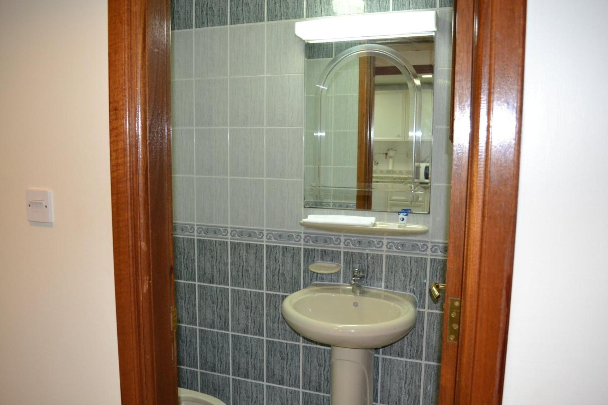 Abu Dhabi Plaza Hotel Apartments ภายนอก รูปภาพ