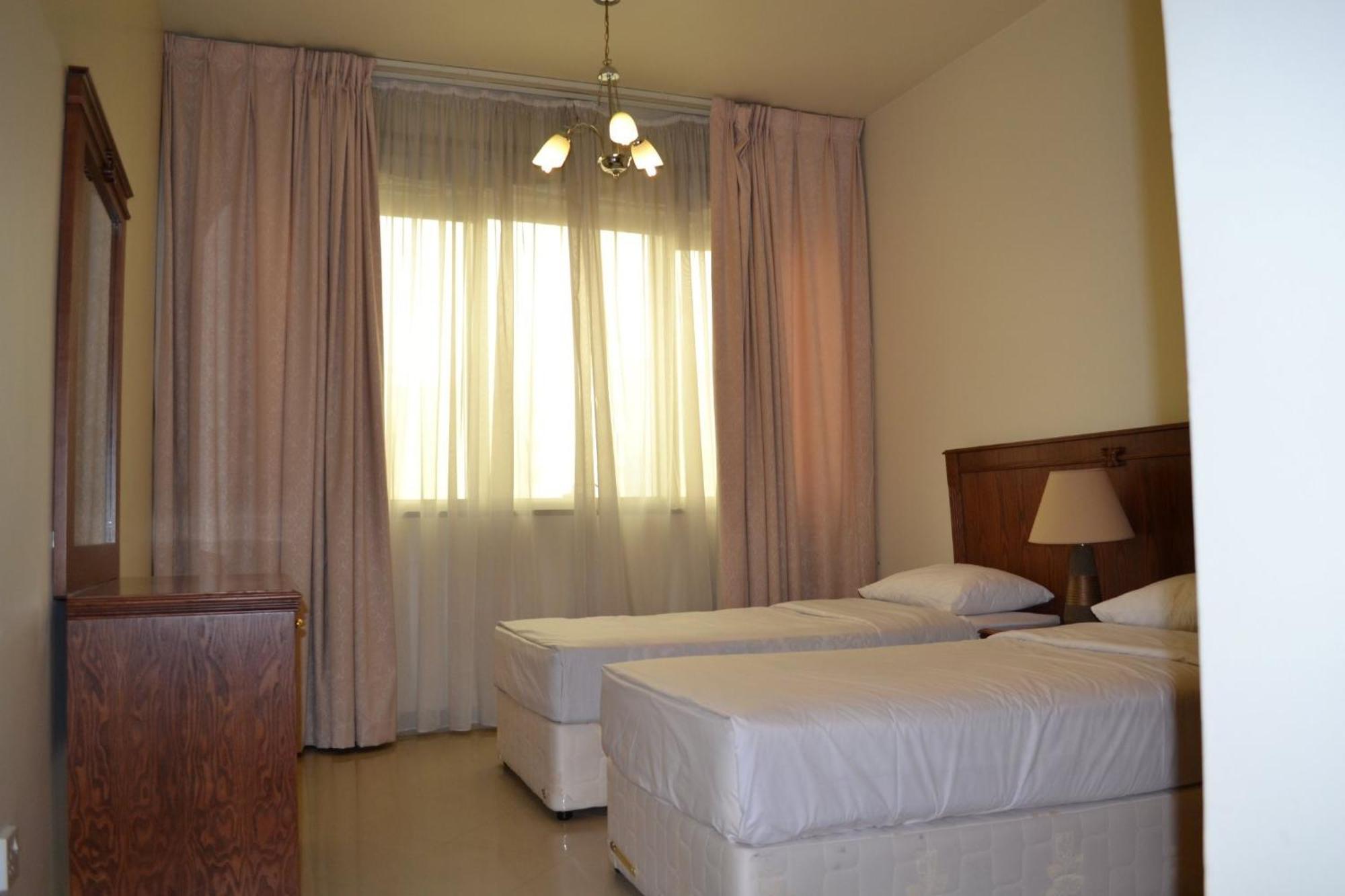 Abu Dhabi Plaza Hotel Apartments ภายนอก รูปภาพ