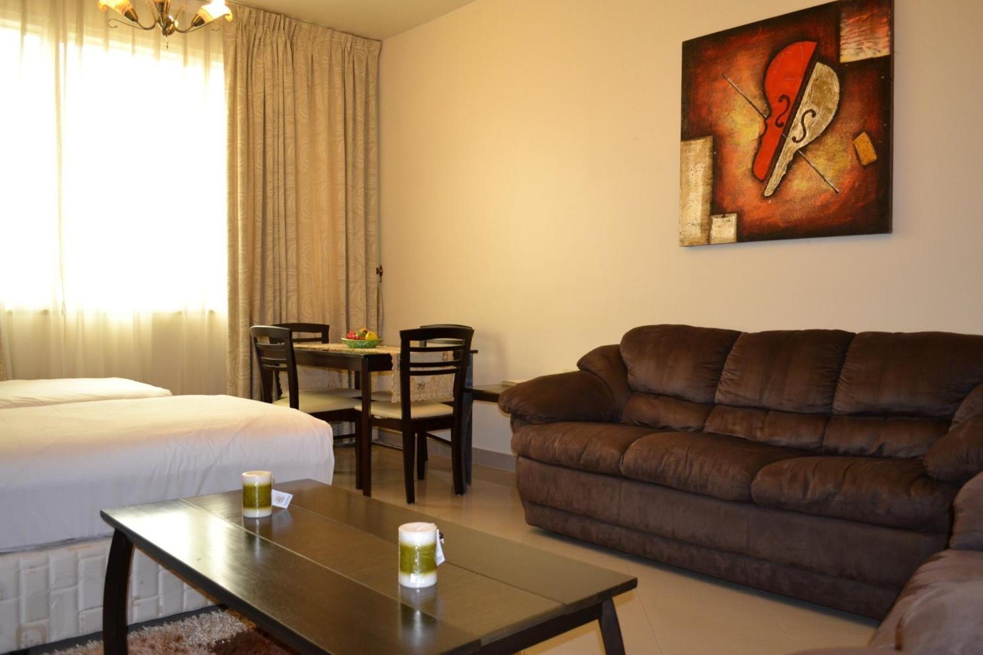 Abu Dhabi Plaza Hotel Apartments ภายนอก รูปภาพ
