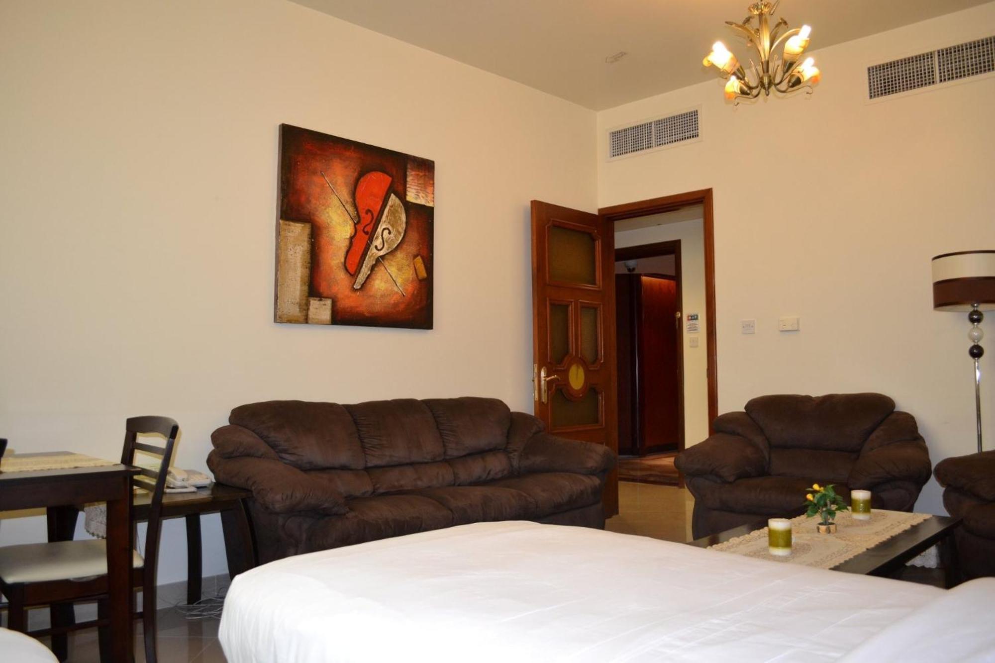 Abu Dhabi Plaza Hotel Apartments ภายนอก รูปภาพ