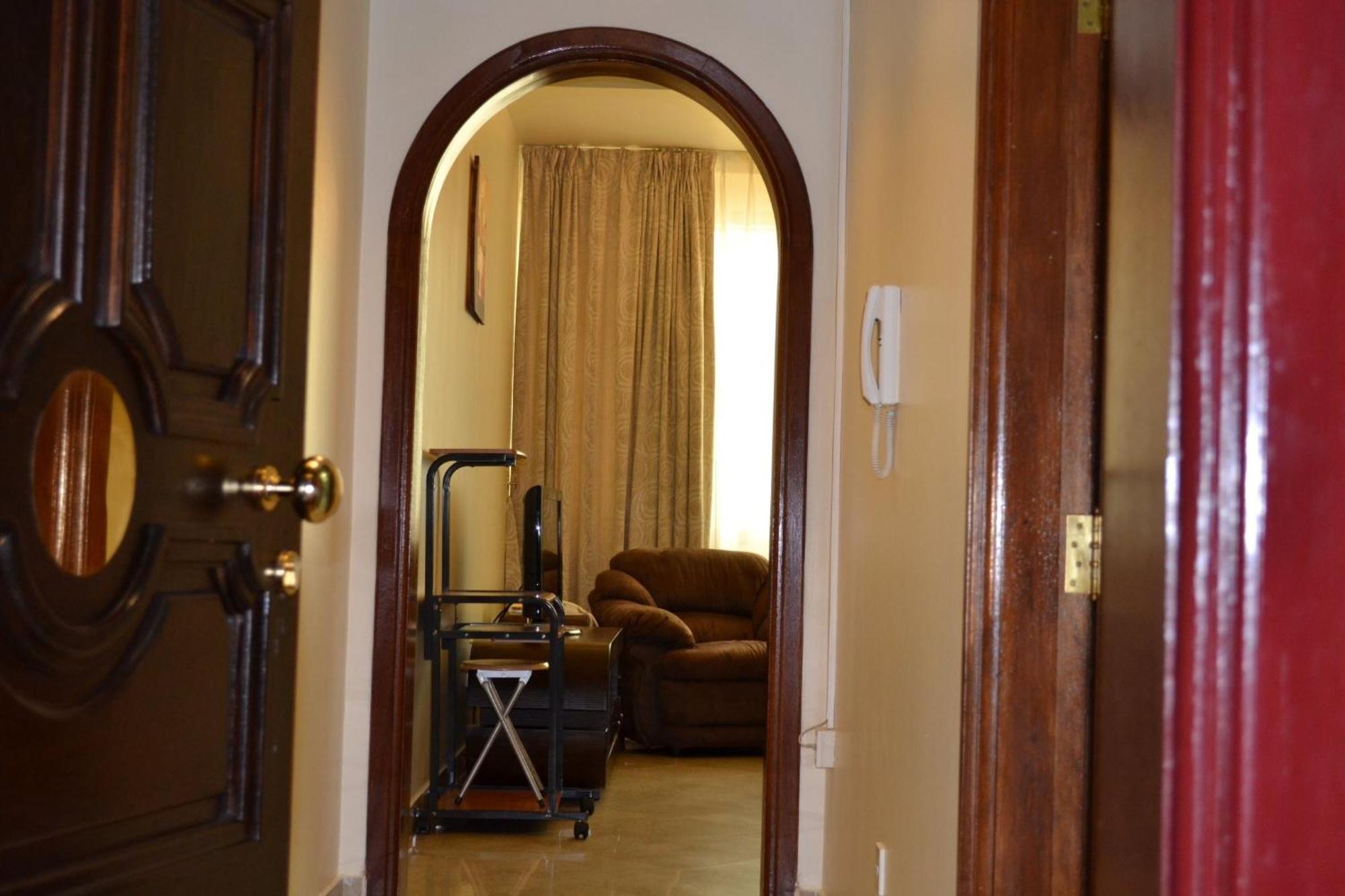 Abu Dhabi Plaza Hotel Apartments ภายนอก รูปภาพ