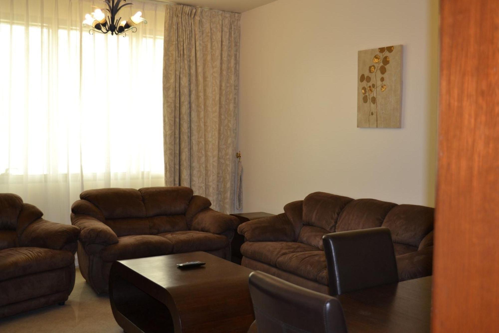 Abu Dhabi Plaza Hotel Apartments ภายนอก รูปภาพ
