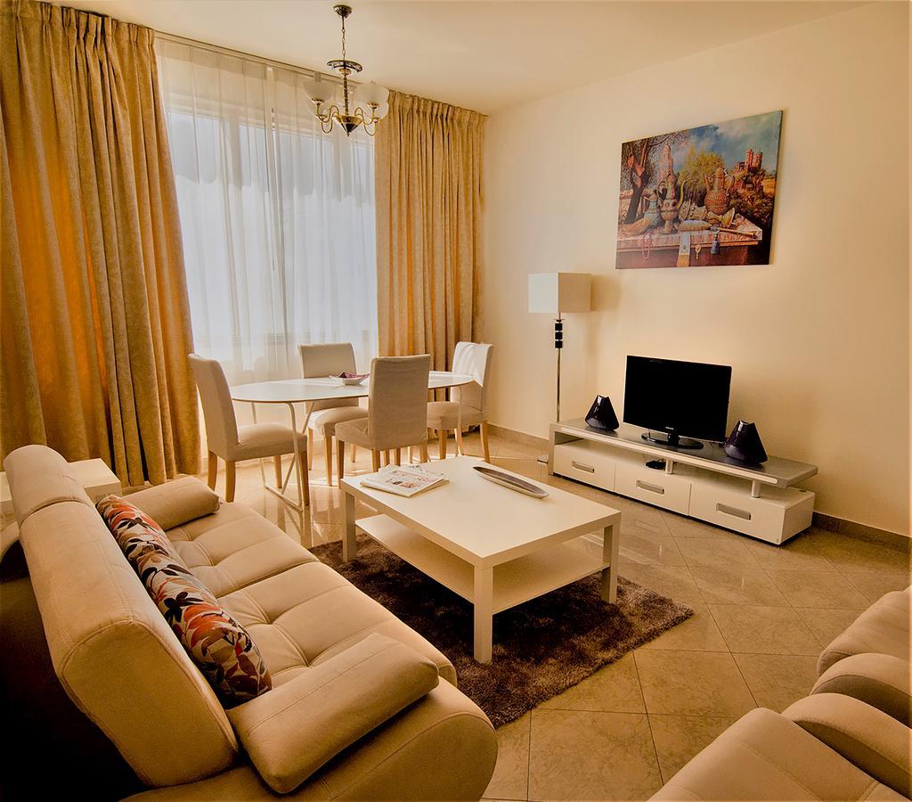Abu Dhabi Plaza Hotel Apartments ภายนอก รูปภาพ