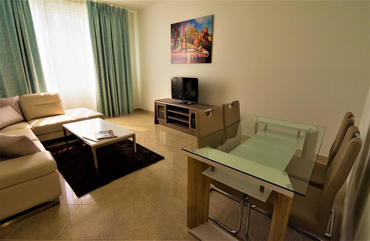 Abu Dhabi Plaza Hotel Apartments ภายนอก รูปภาพ